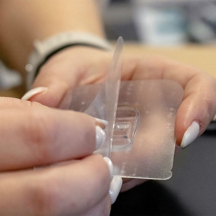 Αυτοκόλλητος γάντζος διπλής όψης για κρέμασμα